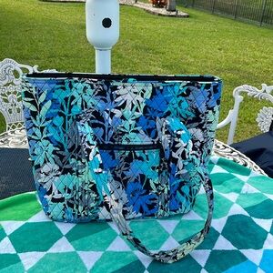 Vera Bradley Largr Tote 💙🩵